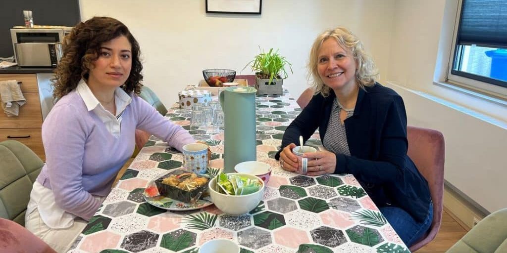 RTV Utrecht op bezoek bij meRecovery inloophuis voor mensen met een eetstoornis en hun naasten, in Zeist